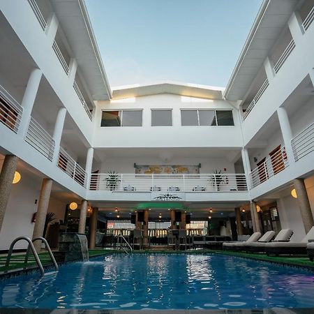 Runway Hotel Piarco ภายนอก รูปภาพ