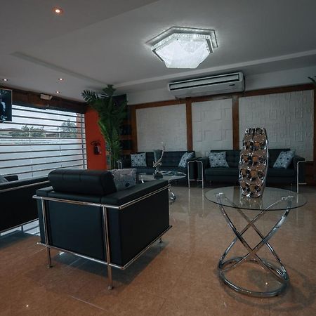 Runway Hotel Piarco ภายนอก รูปภาพ