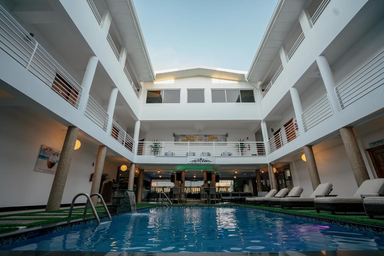 Runway Hotel Piarco ภายนอก รูปภาพ