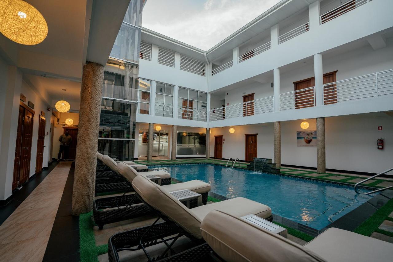 Runway Hotel Piarco ภายนอก รูปภาพ