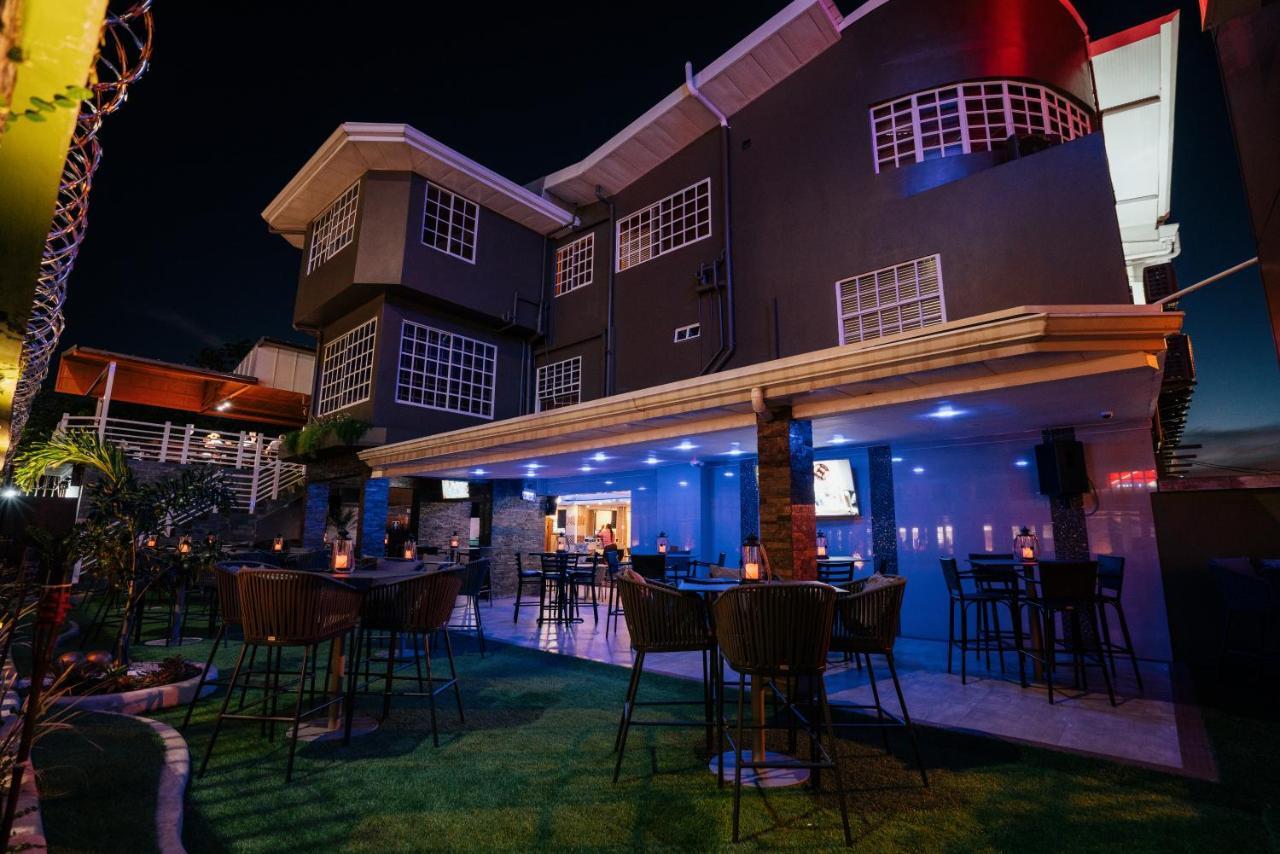 Runway Hotel Piarco ภายนอก รูปภาพ