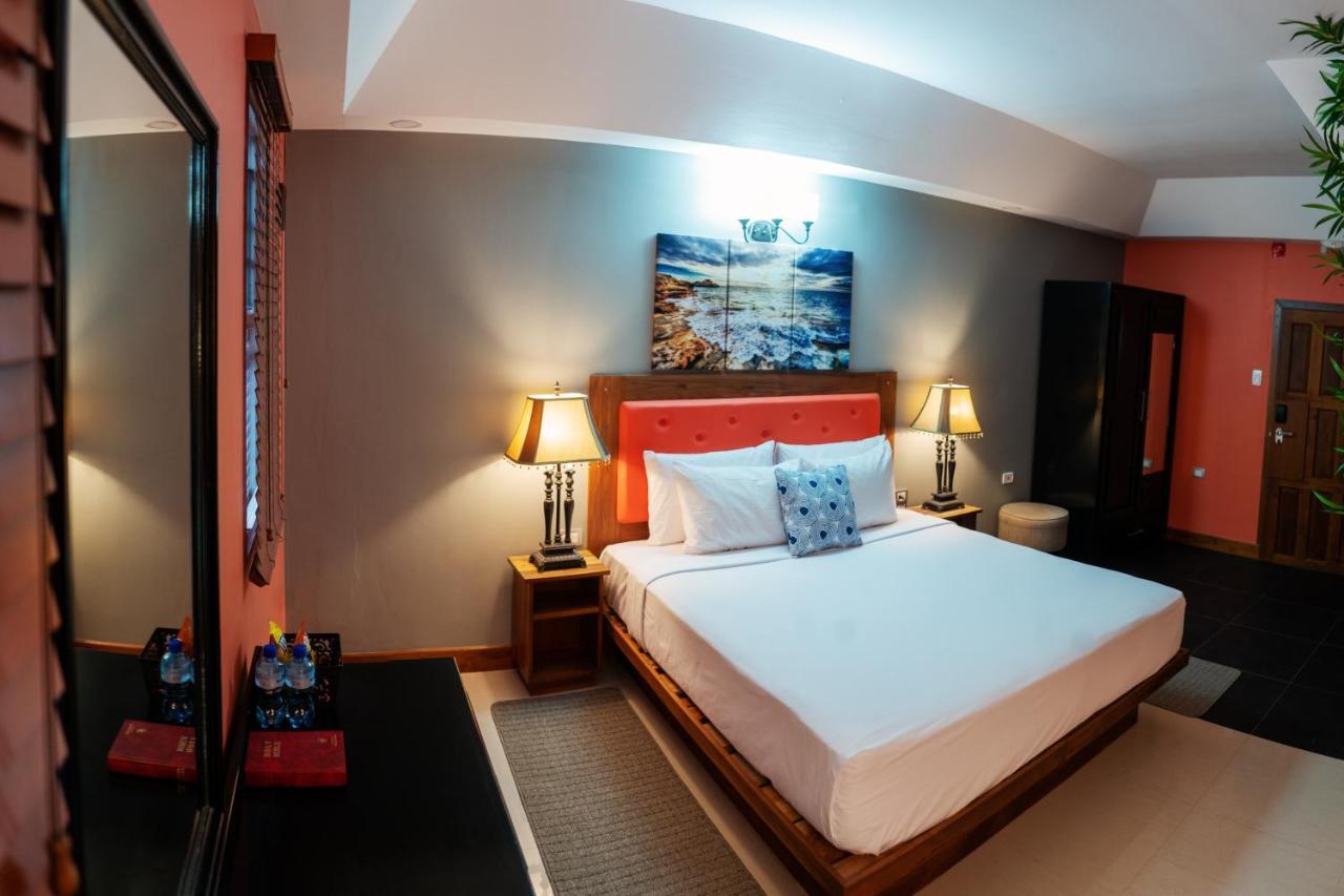 Runway Hotel Piarco ภายนอก รูปภาพ