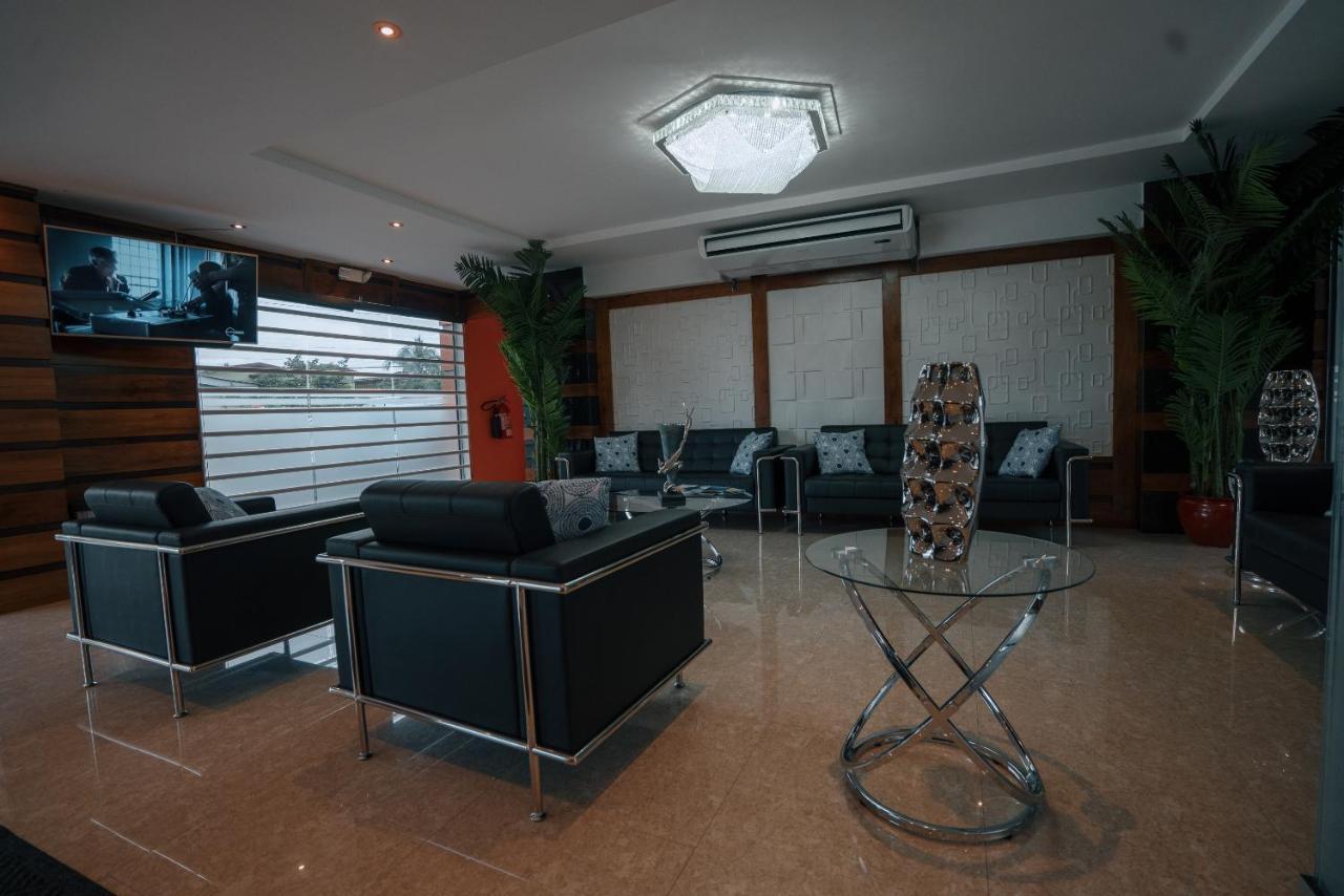Runway Hotel Piarco ภายนอก รูปภาพ