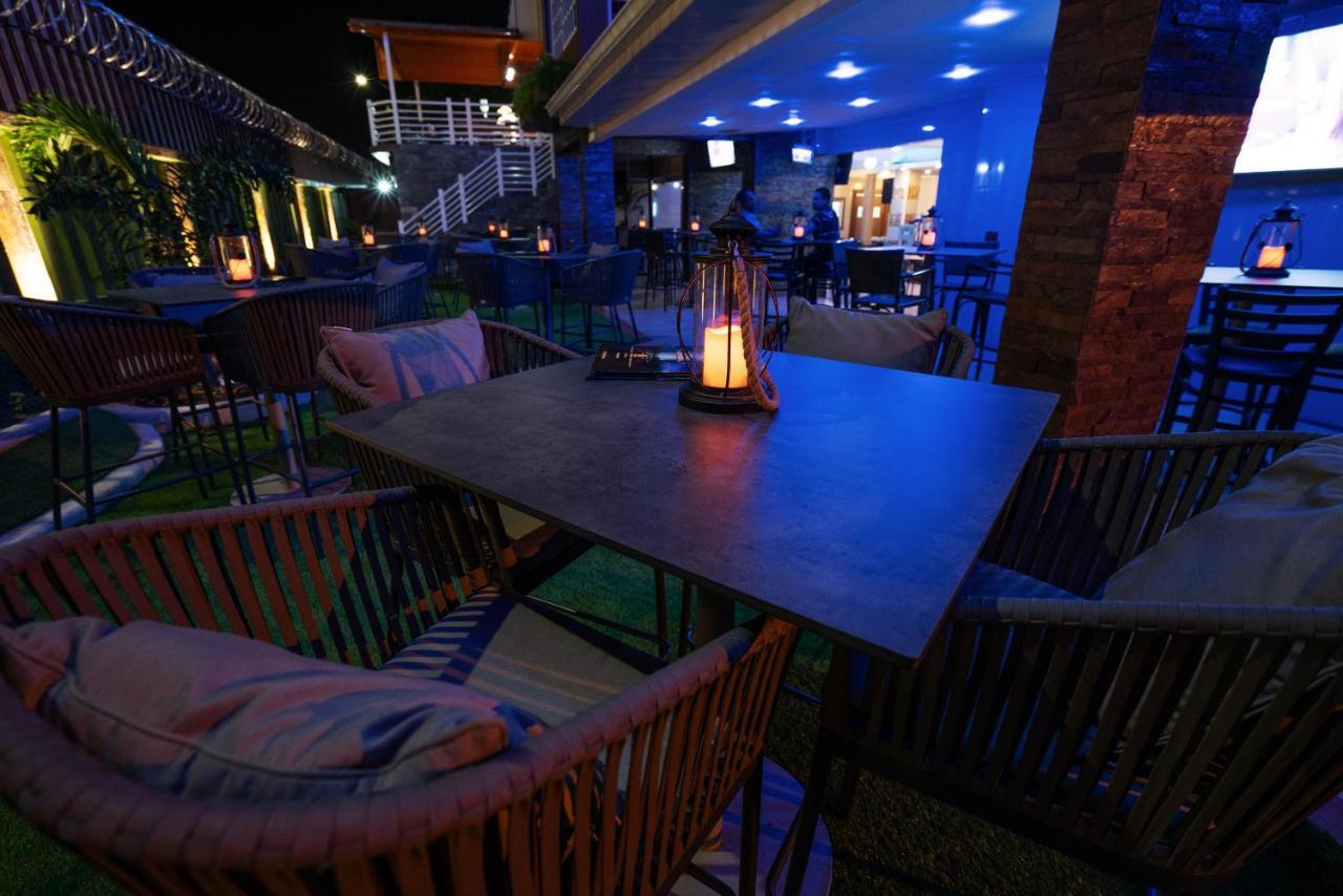 Runway Hotel Piarco ภายนอก รูปภาพ