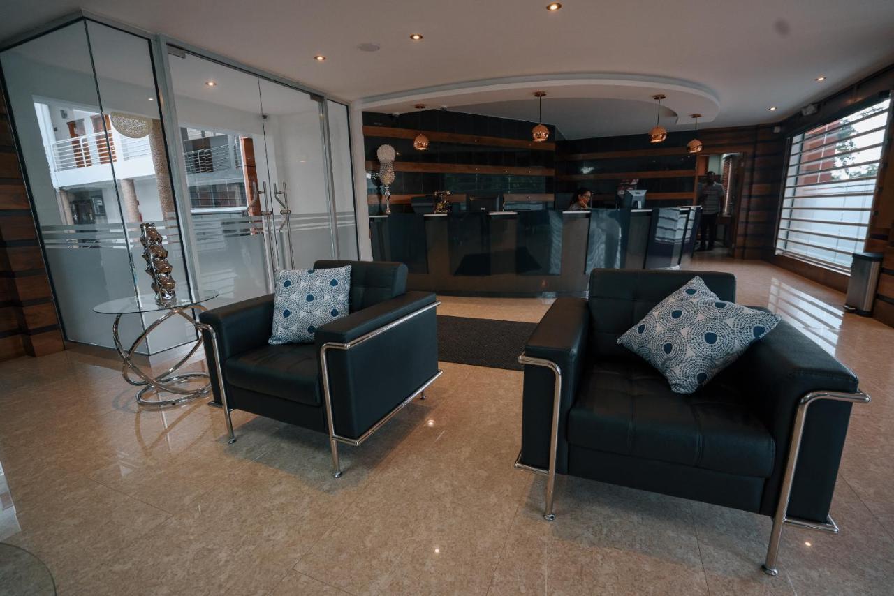 Runway Hotel Piarco ภายนอก รูปภาพ