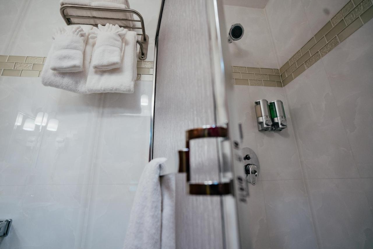 Runway Hotel Piarco ภายนอก รูปภาพ