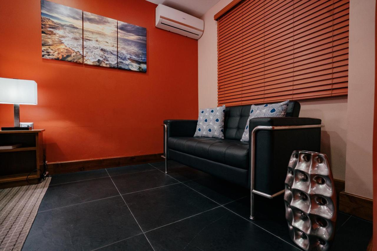 Runway Hotel Piarco ภายนอก รูปภาพ