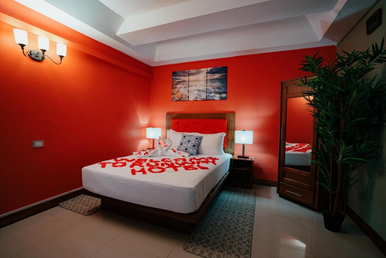 Runway Hotel Piarco ภายนอก รูปภาพ