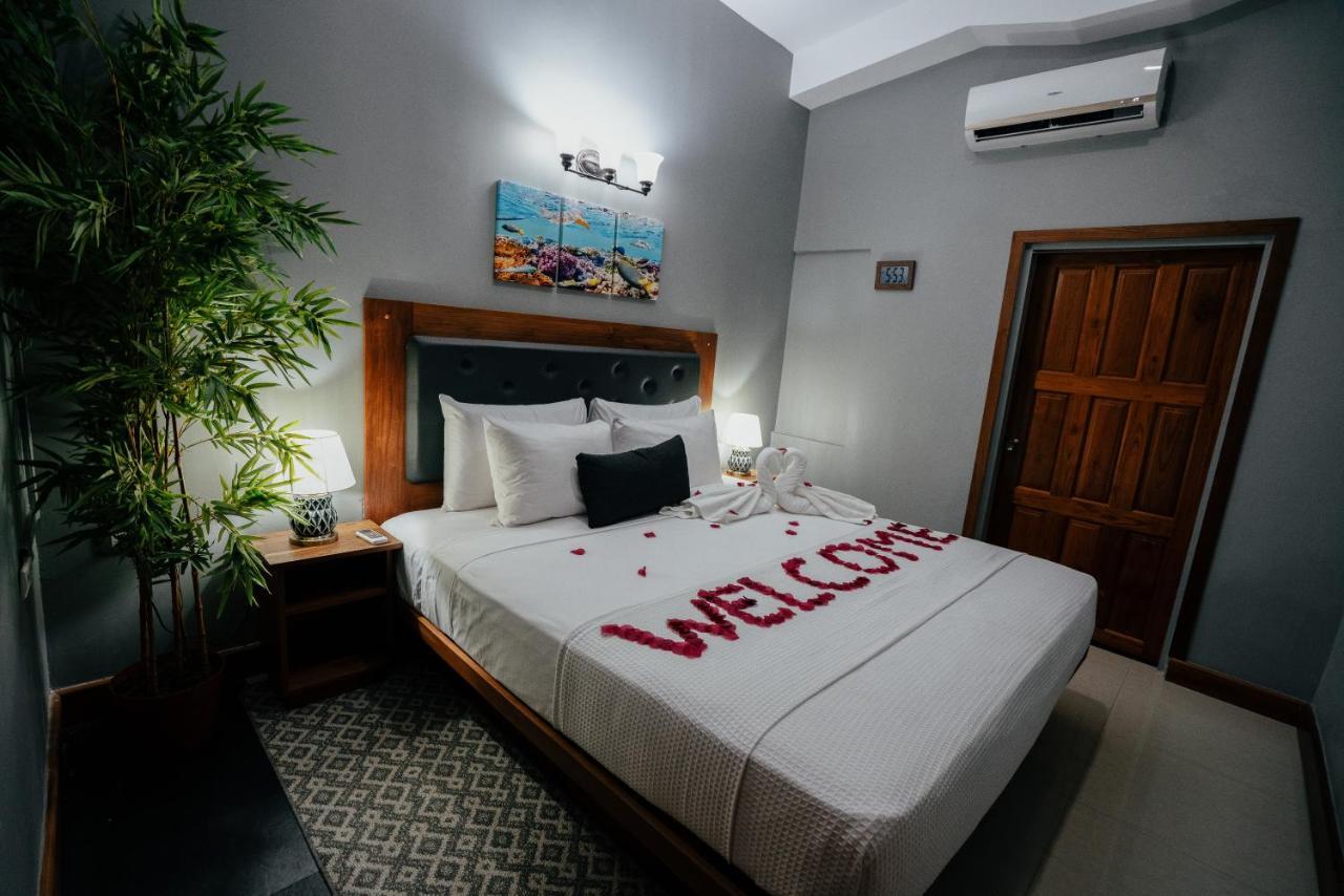 Runway Hotel Piarco ภายนอก รูปภาพ